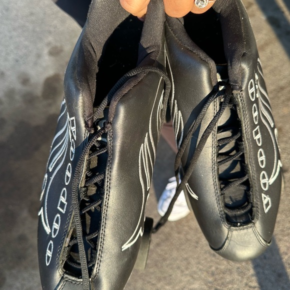 Black Roller Skates with White Swirl Design - Picture 5 of 5